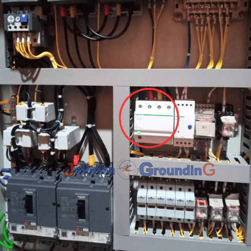 SURGE ARRESTER  Penting untuk Perlindungan Sistem Listrik dari Lonjakan Tegangan.png