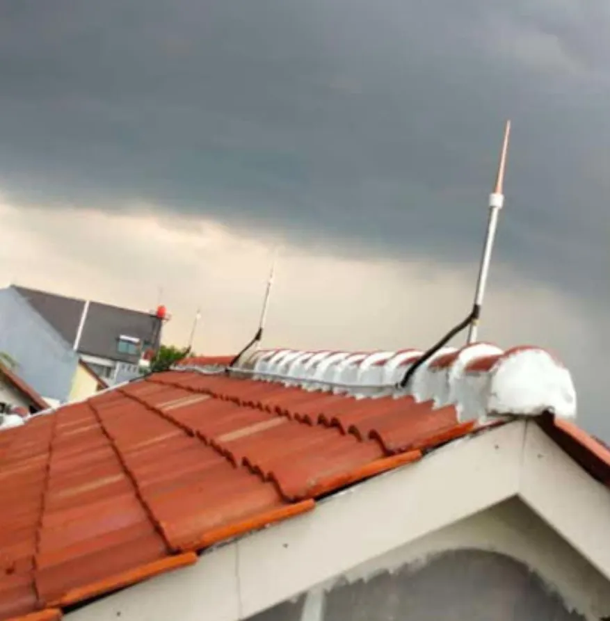 Penangkal petir tombak untuk perlindungan rumah tinggal