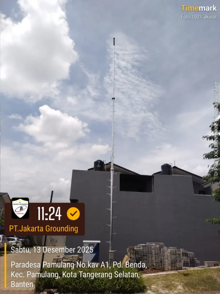 tiang menara monopole untuk penompang penangkal petir