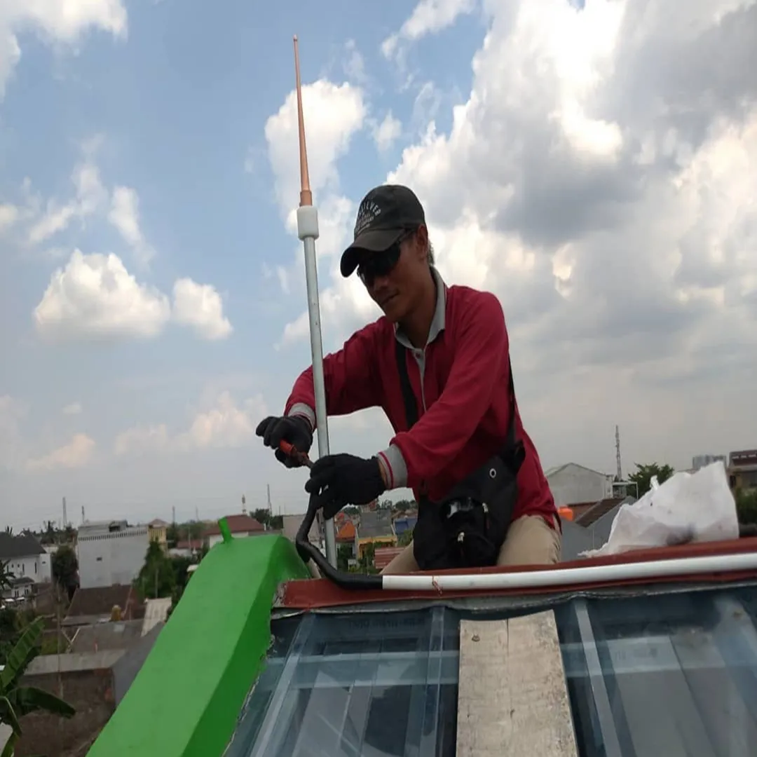 pemasangan penangkal petir tombak