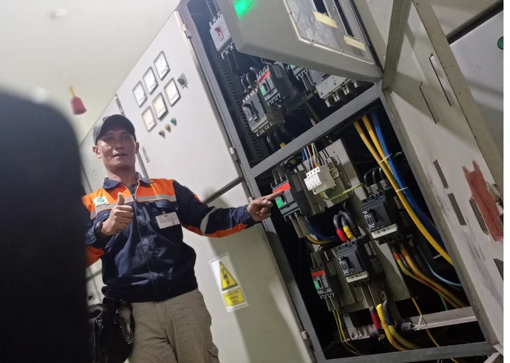 instalasi surge arrester di panel listrik