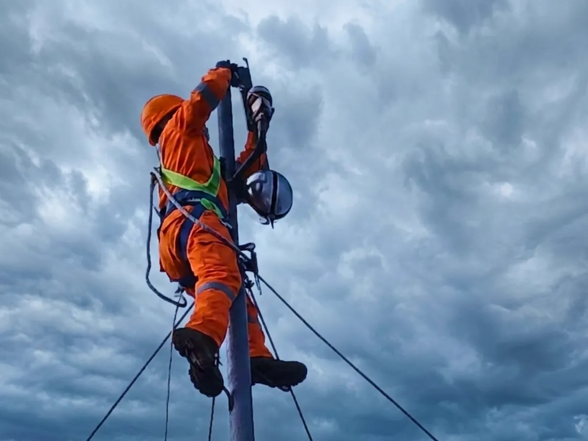 Pemasangan penangkal petir elektrostatis LPI guardian