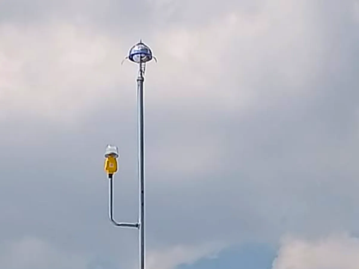 Pemasangan penangkal petir elektrostatis viking dengan lampu pilot)