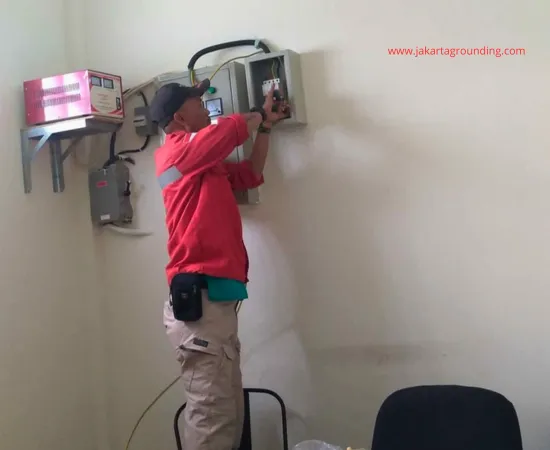 Proteksi_petir_internal_Surge_Arrester